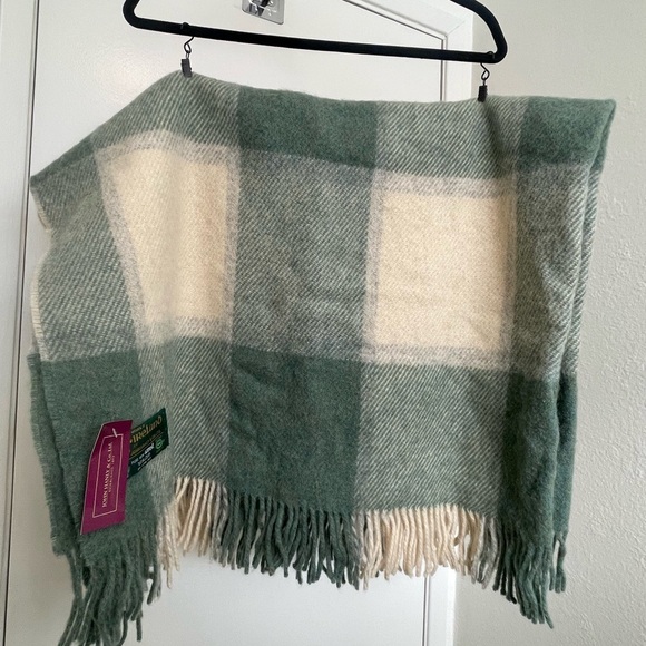 John Hanly & Co. Ltd. Wool Throw – Made in Ireland - Picture 1 of 5